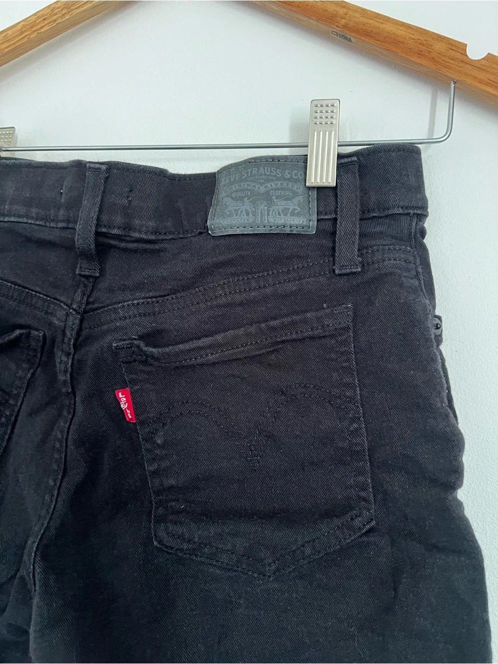 Levis size 27